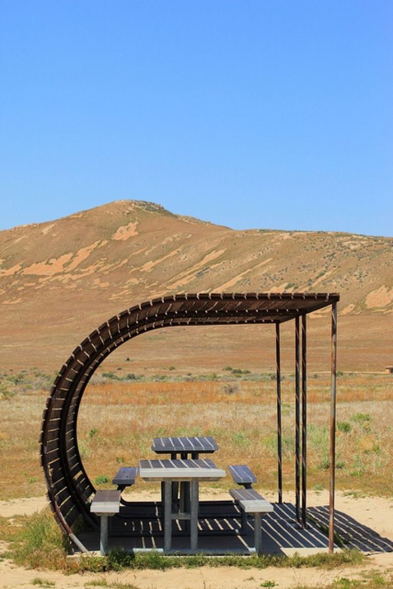 Curved shade structure with battens