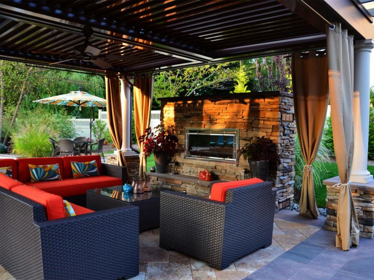 16 Wicked Outdoor Living Rooms
