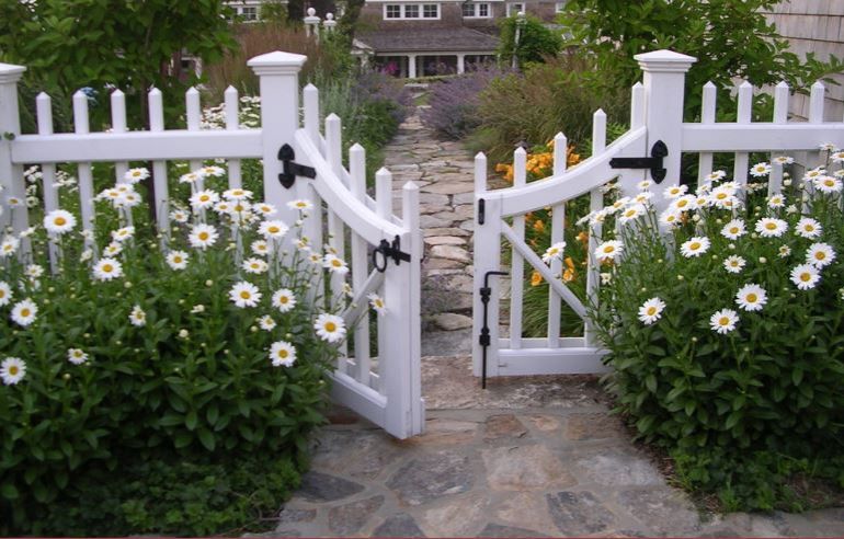 Woodenfence.JPG