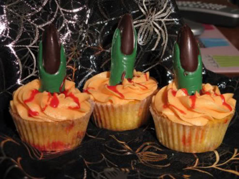 creepy finger cupcakes