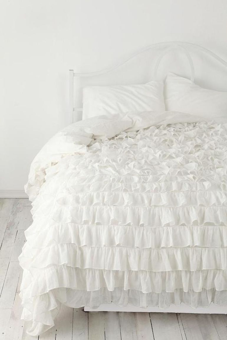 C:\Users\ACoronad\Documents\Aiza C\♥\oDesk\for Danial\How to Style an All White Room\Textured Sheet 2.jpg