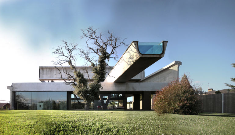 huge cantilevered pool in what seems to be an oversized concrete gutter