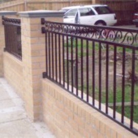 SteelBrickFence4.jpg
